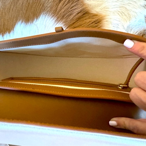 NWOT The Daily Edited Crescent Day Bag. - Picture 3 of 4